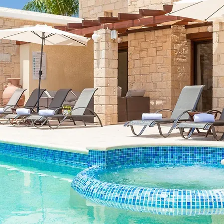 Nikki Villa Peyia