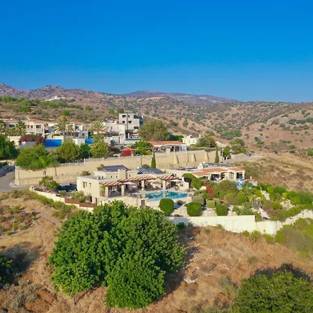 Nikki Villa