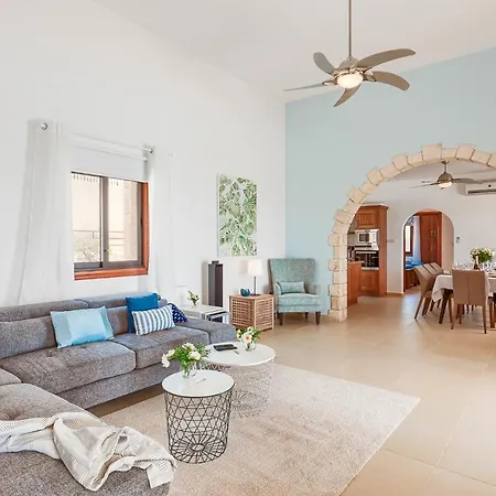 Nikki Villa